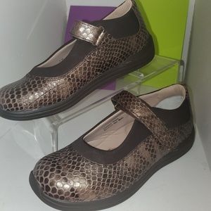 Drew Women's Rose Casual Mary Jane Leather 7M